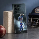 King Kohli mobile skin with VIRAT 18 jersey and blue India cricket portraits, charcoal studio view